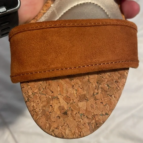 NEW Bandolino stacked heel sandals suede and cork with fringe ties sz 8.5 - Picture 5 of 5